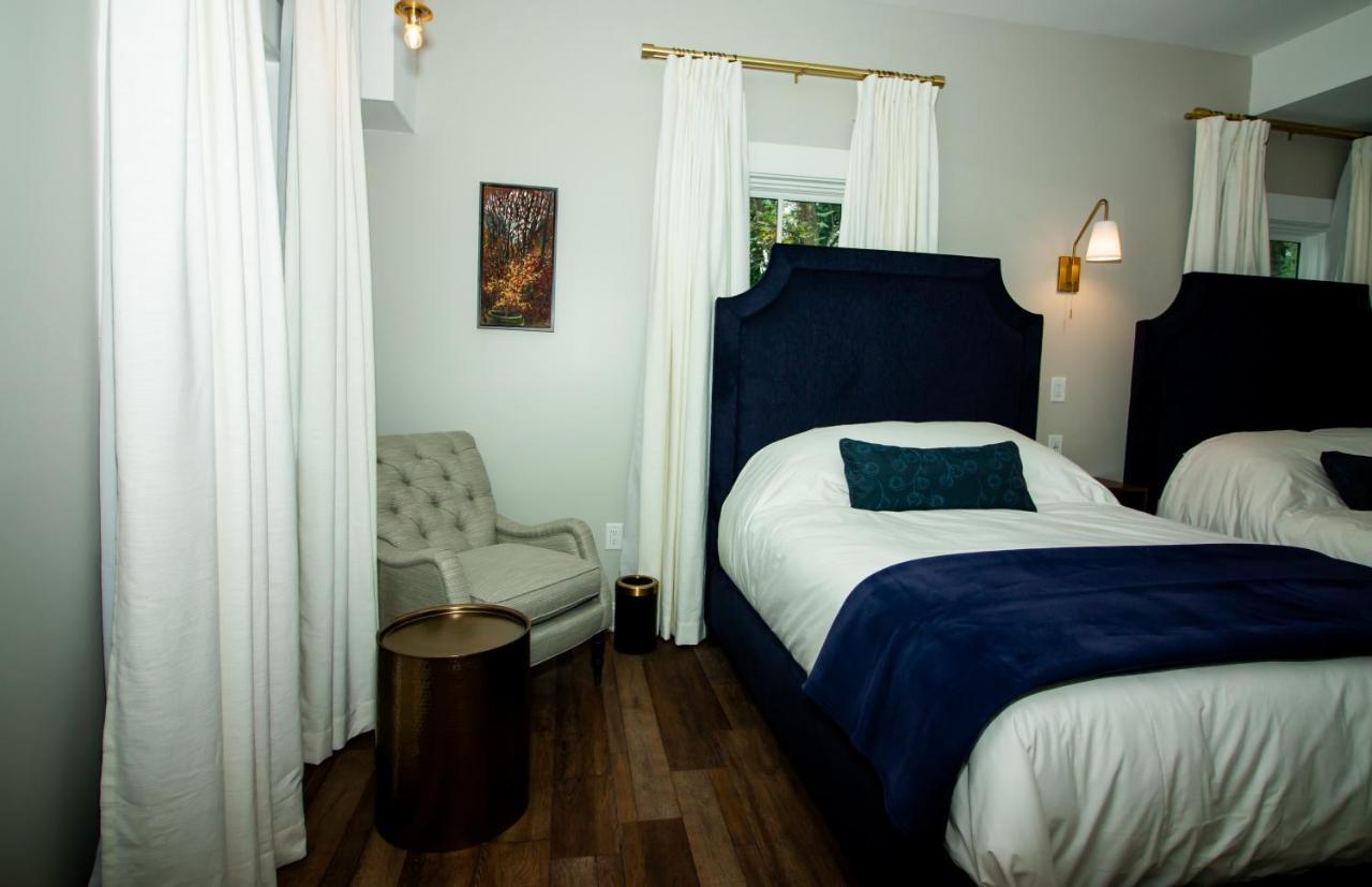 The Colonial Inn Hillsborough Extérieur photo