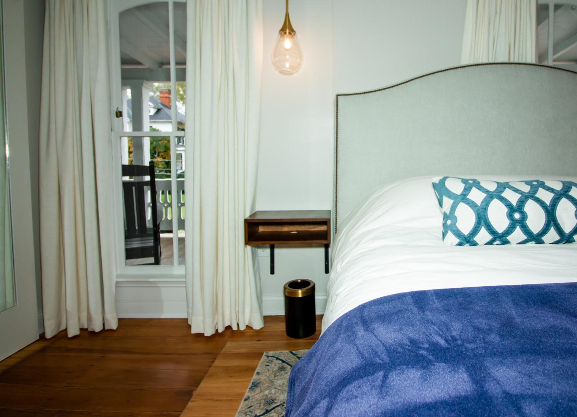 The Colonial Inn Hillsborough Chambre photo