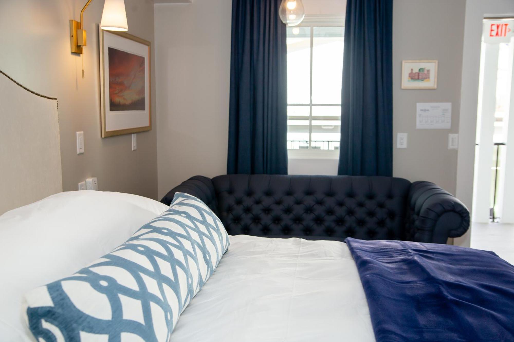 The Colonial Inn Hillsborough Chambre photo