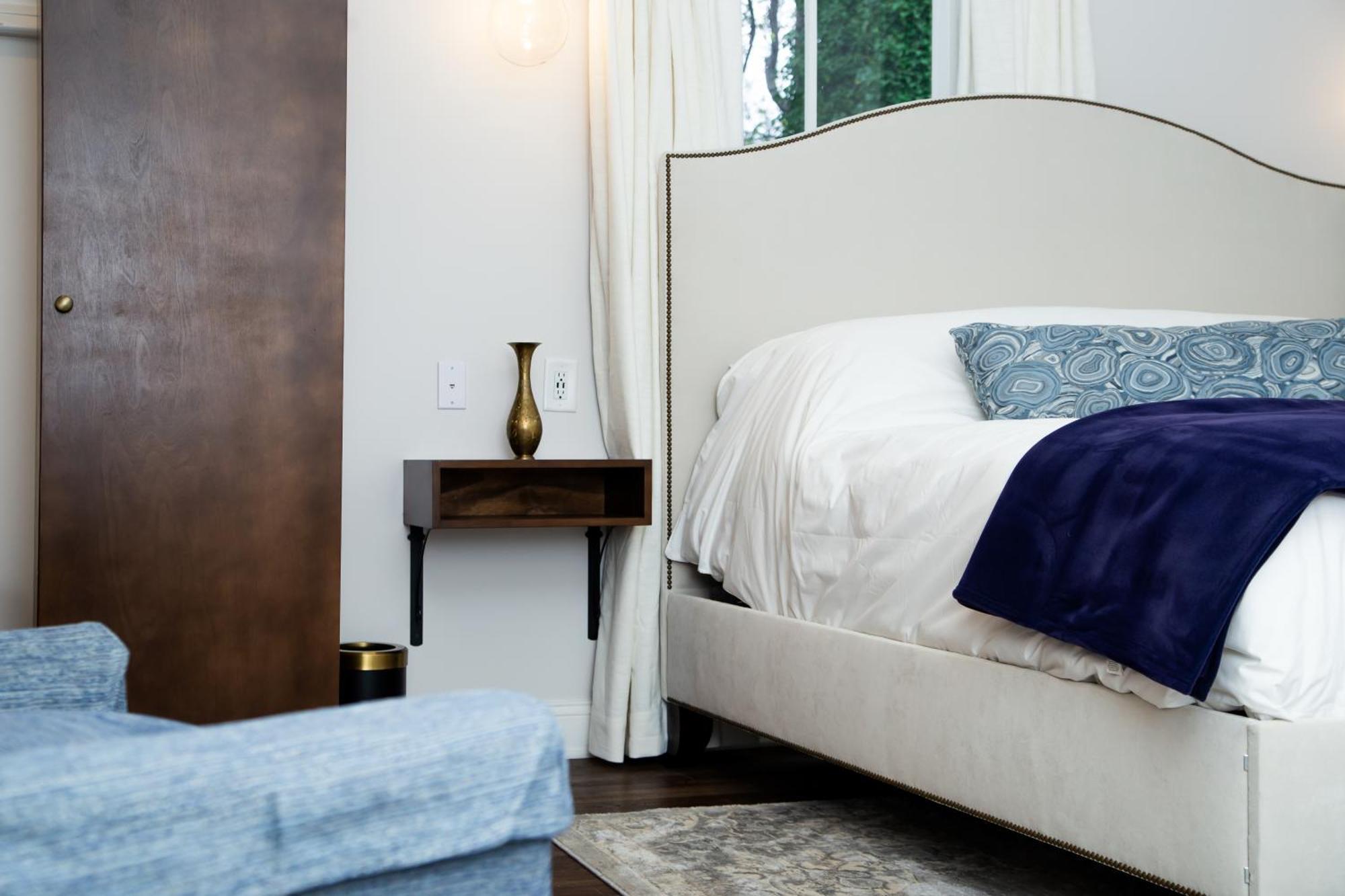 The Colonial Inn Hillsborough Chambre photo